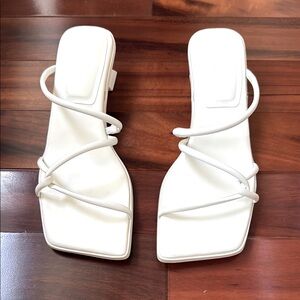 Gianni Bini 8 White Strappy 1 1/2” heel excellent condition like new worn twice